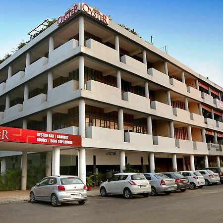 Hotel Oyster Чандигарх Экстерьер фото