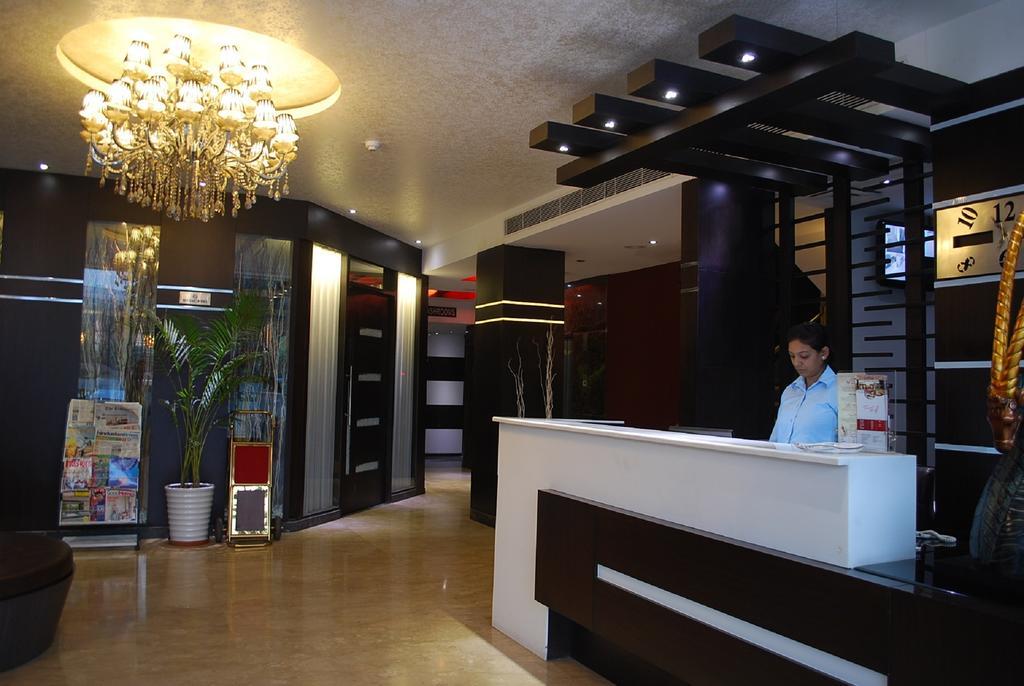 Hotel Oyster Чандигарх Экстерьер фото