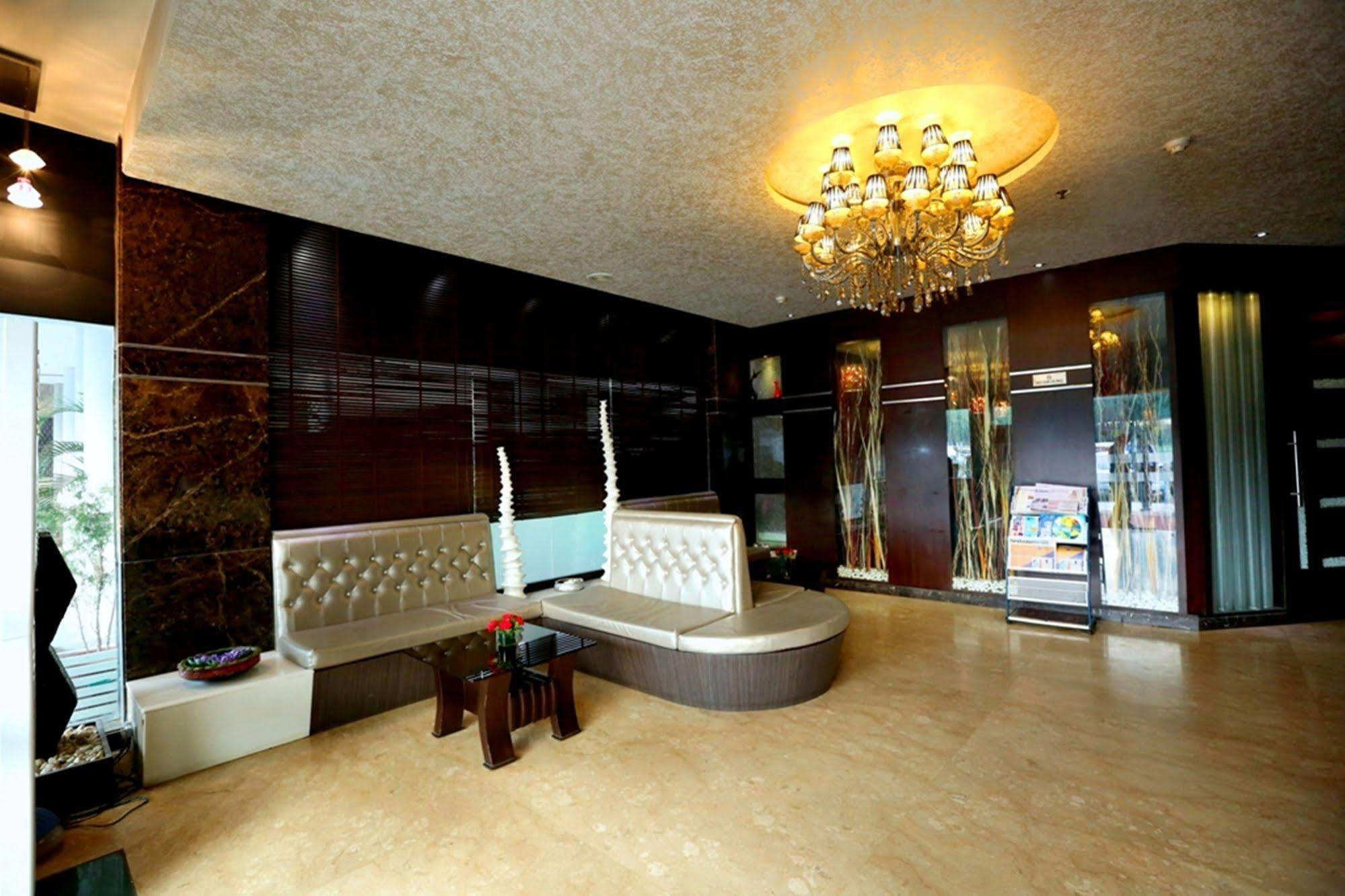 Hotel Oyster Чандигарх Экстерьер фото