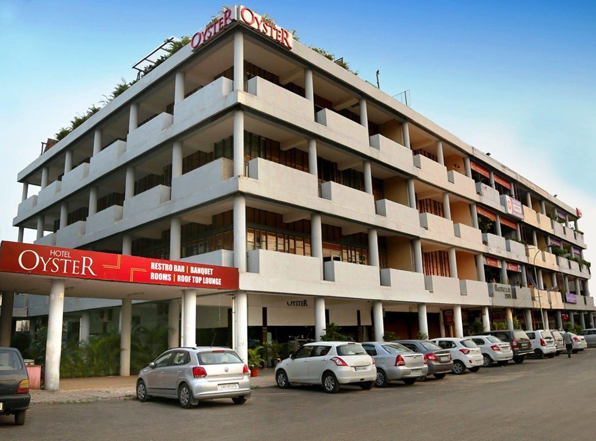 Hotel Oyster Чандигарх Экстерьер фото